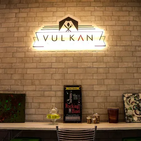 אכסניה Vulkan Capsule פוזולי